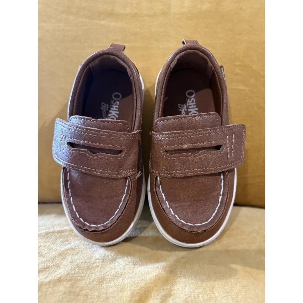 Oshkosh B'Gosh Sail hook and loop shoes Brown size 6